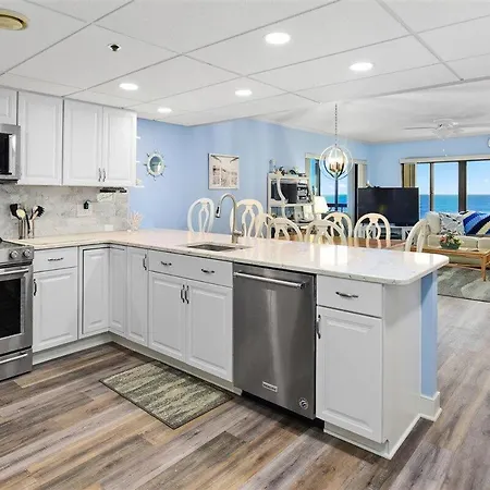 Ocean Front 1 Bedroom Rainbow Condo, Steps To The Beach!-2