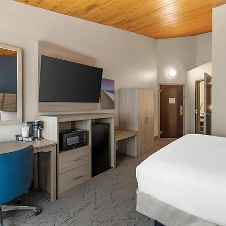 Best Western Plus, The Inn At Hampton-2