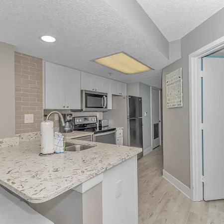 Immaculate! Beautifully Renovated Oceanfront 1 Bedroom Suite - Sleeps 4! - Roxanne Towers Unit 804-2