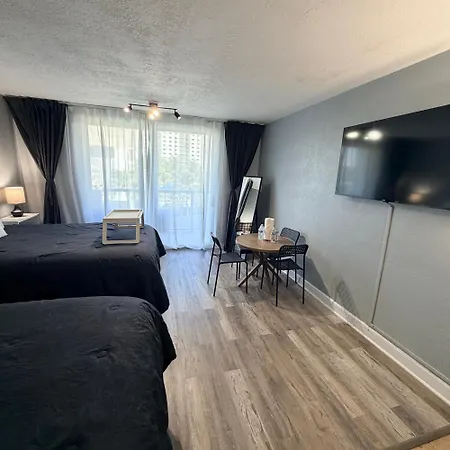 Beach Front Building Studio With Balcony Kitchen Pool Gym Direct Beach Access In Sunny Isles Beach Miami-2