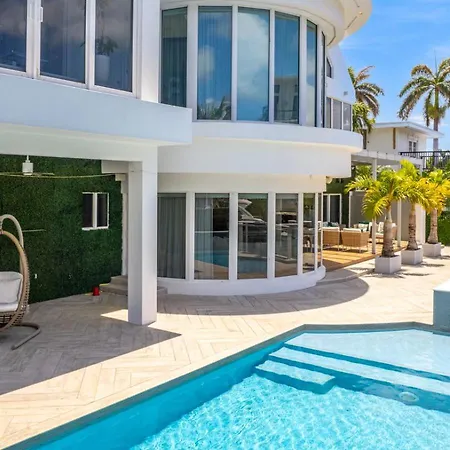 Villa Seminole Luxurious Waterfront Retreat With Pool Gym Hot Tub-3