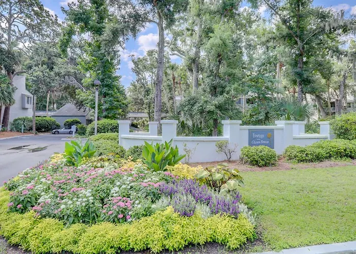 First Floor Flat Near Parking King Bed Two Twins Bikes & Beach Gear Included Hilton Head Island