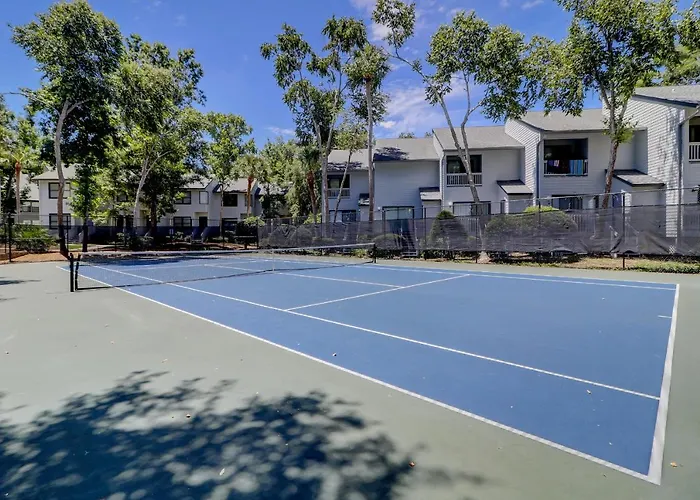 First Floor Flat Near Parking King Bed Two Twins Bikes & Beach Gear Included Hilton Head Island