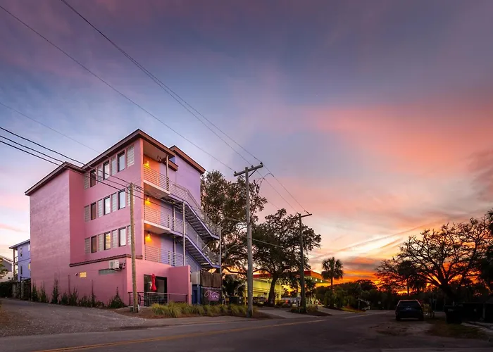 Boutique Vera Hotel Room 202: King Room In The Heart Of Folly Beach