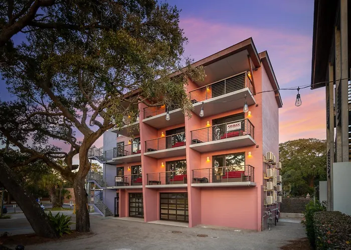 Boutique Vera Hotel Room 202: King Room In The Heart Of Folly Beach