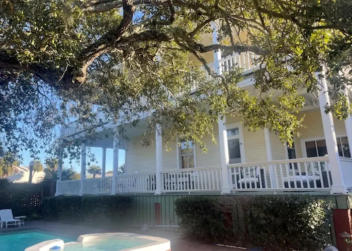 Officers Row - Elegant Home With Private Pool Steps From Beach Tybee Island