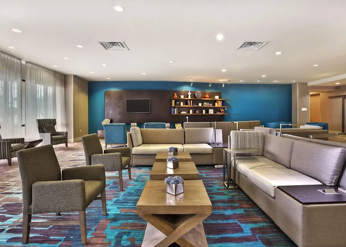 Courtyard By Marriott Gulfport Beachfront