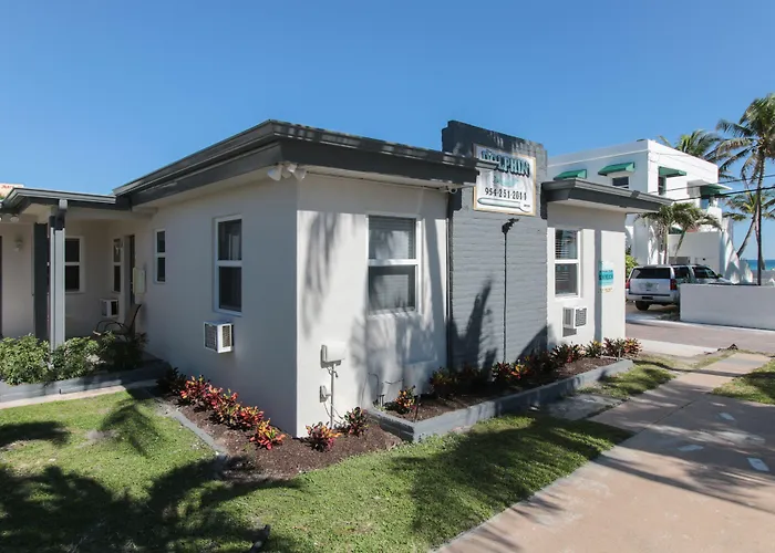 The Dolphin Hollywood Motel