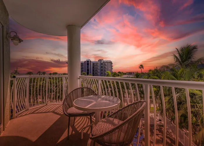 Beach Gear Included! Crisp, Clean & Great Value St. Pete Beach