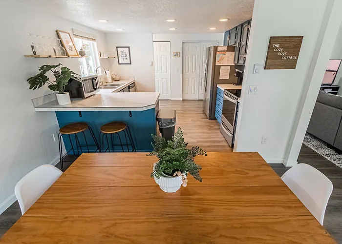 Cozy Cove Cottage Seaside