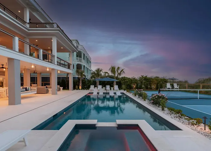 New Custom Home 620 Ocean Blvd. Now Booking!! Pickleball, Bocce Ball, Putting Green, Pool/Spa Isle of Palms