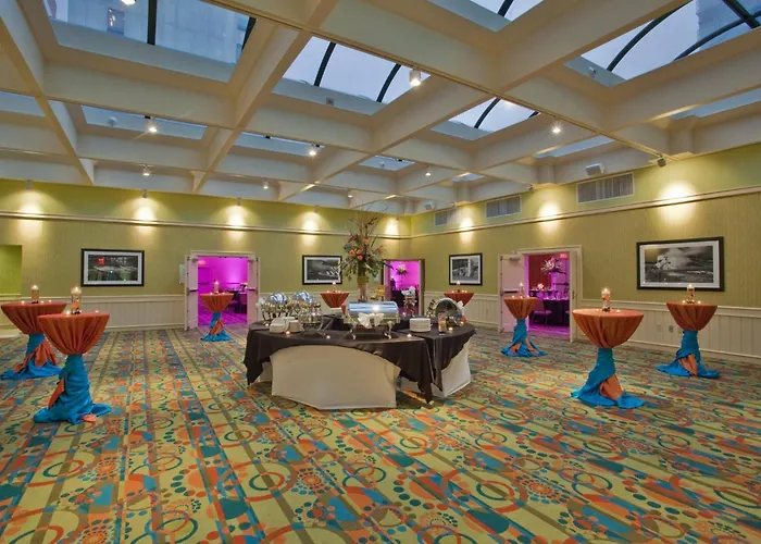 Holiday Inn & Suites Virginia Beach - North Beach By Ihg