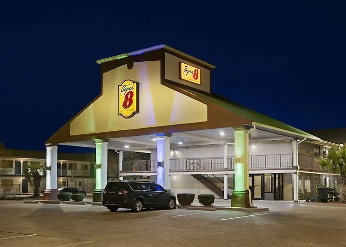 Super 8 By Wyndham Gulfport Airport Nw Near Biloxi Motel