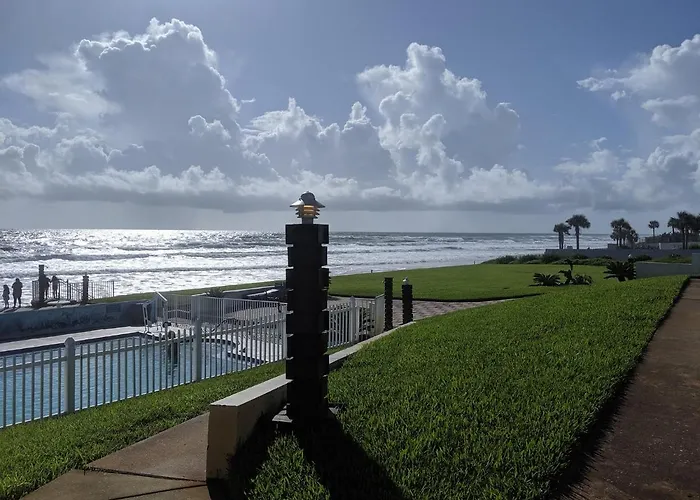 Shoreline Suites & Cabana Cottages - Beachfront Daytona Beach